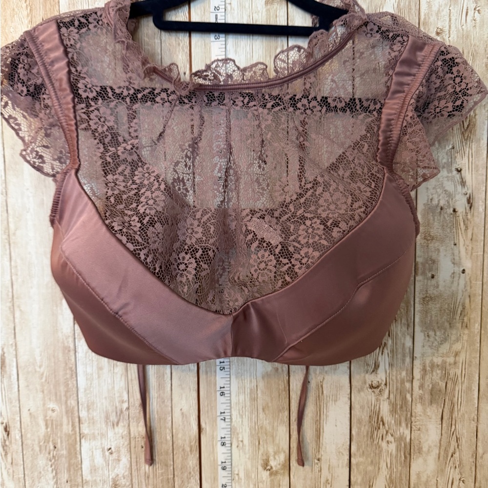Victoria's Secret Lace and Satin Bra in Mauve